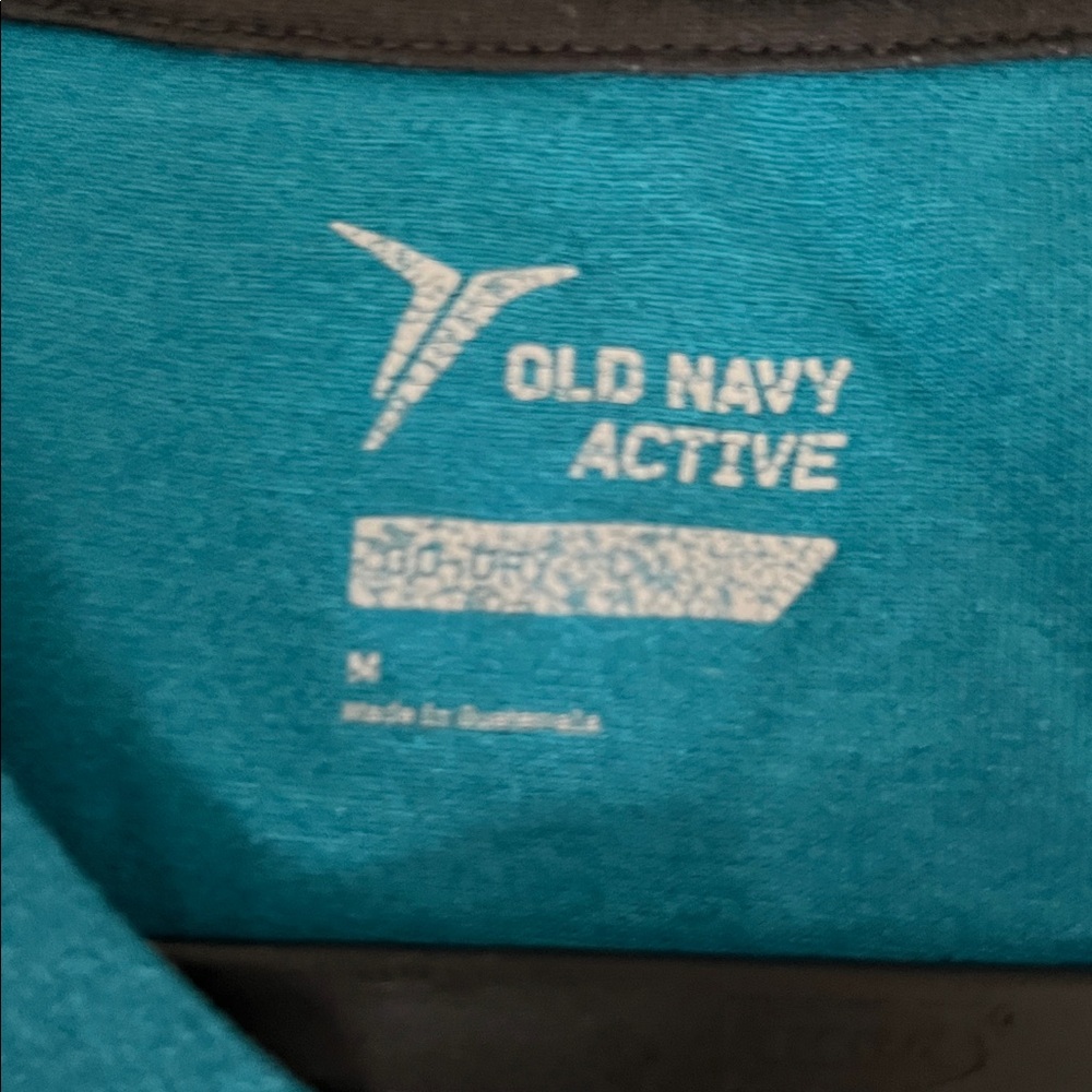 Old Navy Active 'RUN' Graphic T-Shirt - Picture 3 of 4